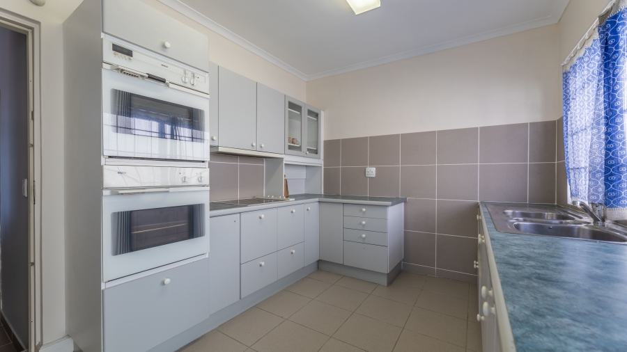 5 Bedroom Property for Sale in Plattekloof 2 Western Cape